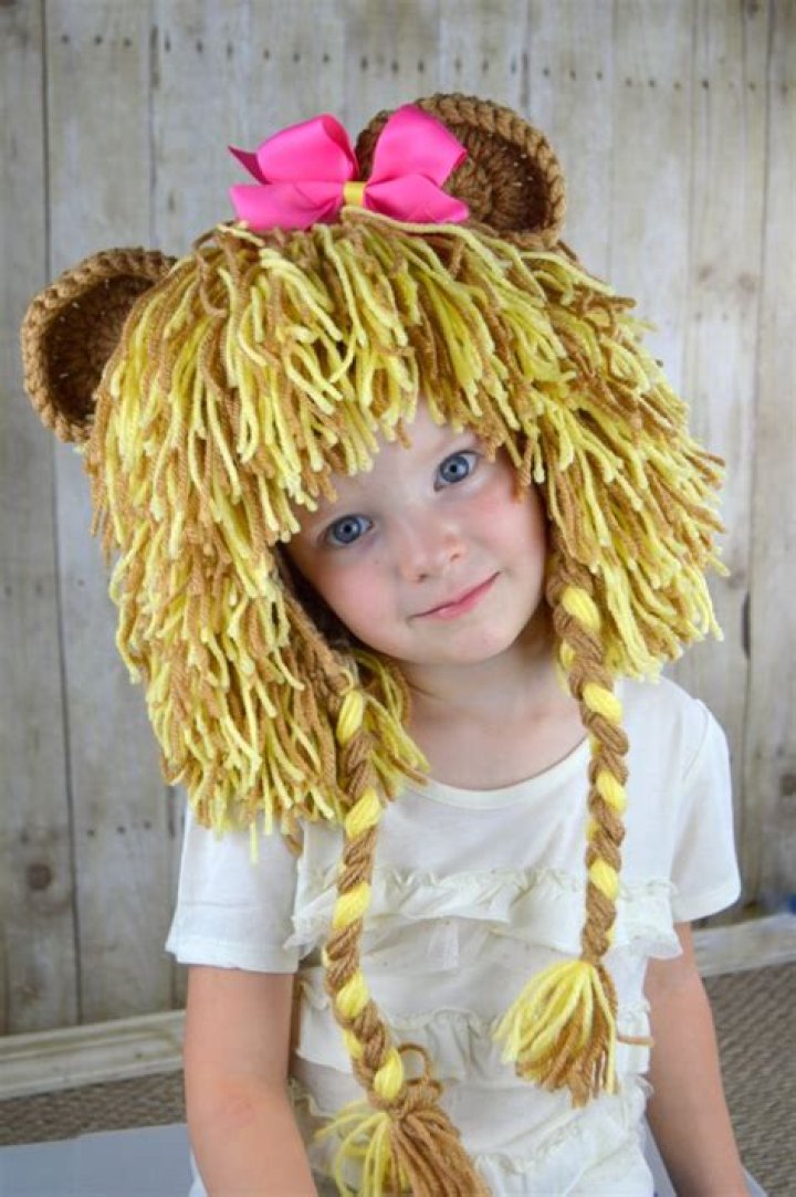 Mum makes epic Lion, the Witch & the Wardrobe Halloween costume for her kids, but people reckon one got the short straw