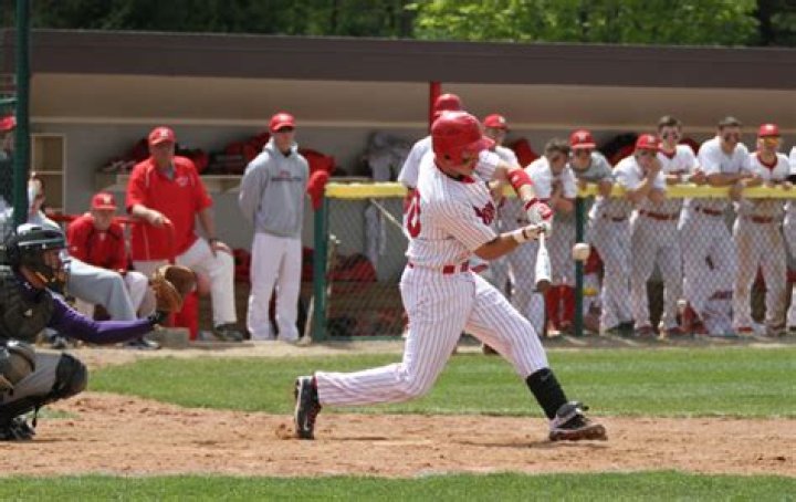 Musical Monmouth alum steps up to bat on ‘The Voice’