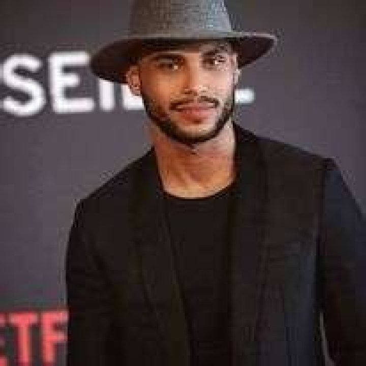 Nassim Lyes Origine: Explorez les Racines et la Carrière de l’Acteur Français d’OrigineAlgérienne Nassim Lyes