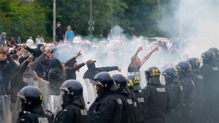 New Year’s riots and looting make Belgium’s notorious ‘jihadi capital’ Molenbeek a no go zone for cops and firefighters