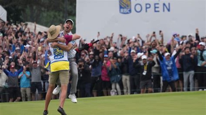 Nick Taylor sinks 72-foot putt to win Canadian Open, countrymate Hadwin tackled in celebration