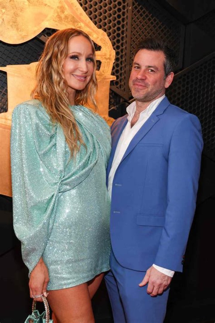 Nikki Glaser: Is She Pregnant? Update On Her Realtionship With Chris Convy and Bio, Wiki, Career Explored