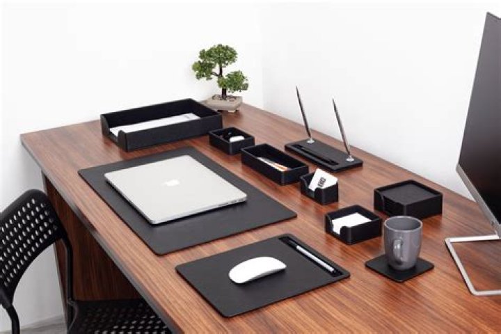 Office Desk Gifts - AskMen