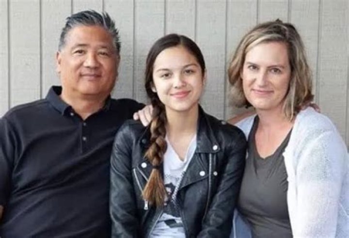 Olivia Rodrigo's Mother: A Deep Dive Into Her Life And Influence