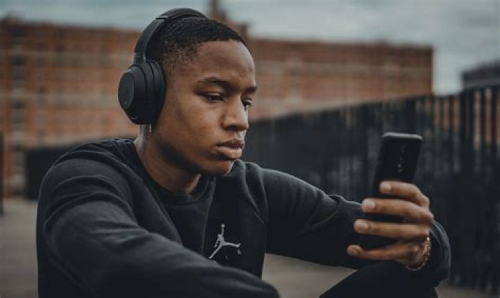 Prolonged Headphone Use Is Leaving Dent Marks on Heads of Streamers and Gamers