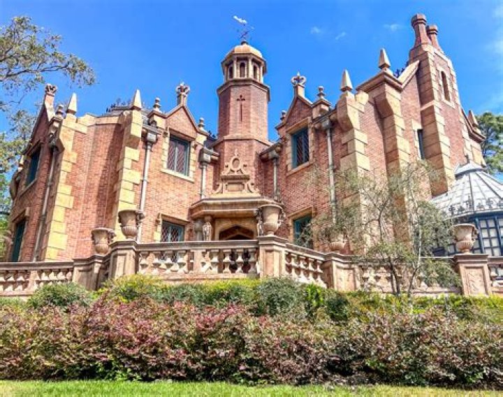 Real Filming Locations of Disney's 'The Haunted Mansion' (2003)
