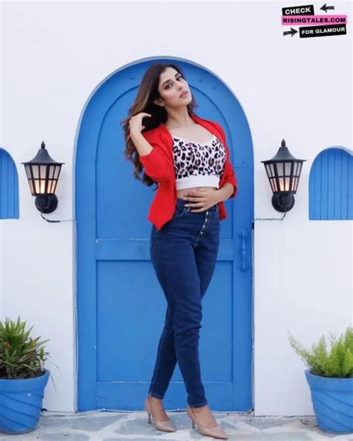 Robina Bajwa Biography ,wiki, Age, Height, Weight, Net Worth, Parents ,husband