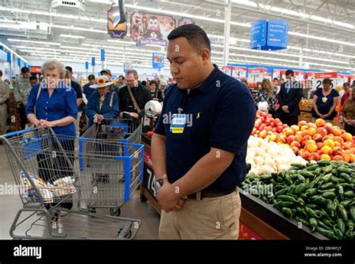 Rock Island man scared Davenport Walmart employees with BB gun, police allege