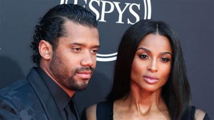 Russell Wilson caresses Ciara’s leg in steamy photo