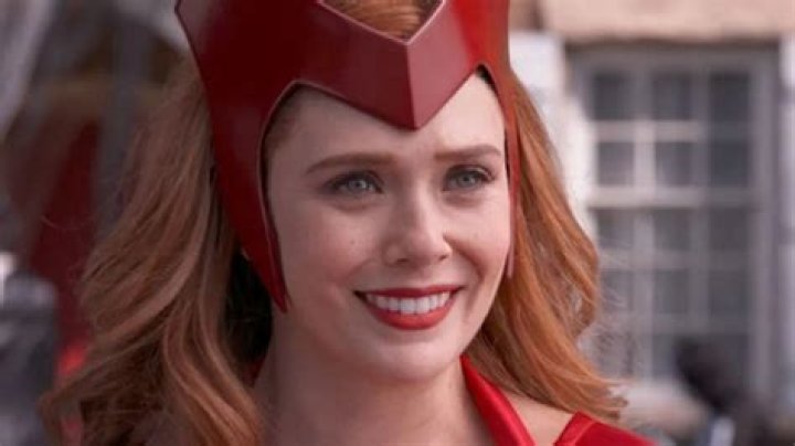 Scarlett Johansson Has Some Kind Words For Elizabeth Olsen