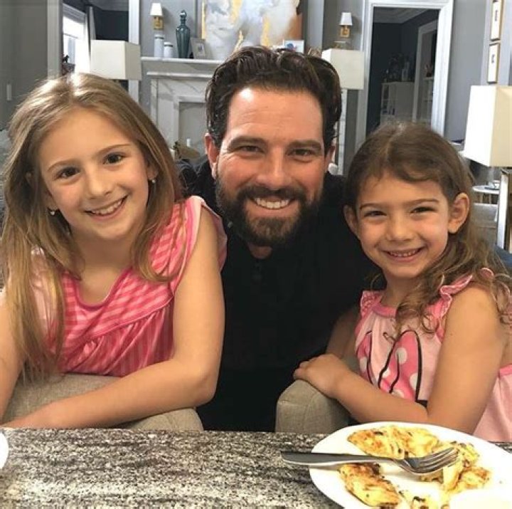 Scott McGillivray Wife, Children, Wiki, Biography, Age, Parents, Ethnicity, Height, Net Worth
