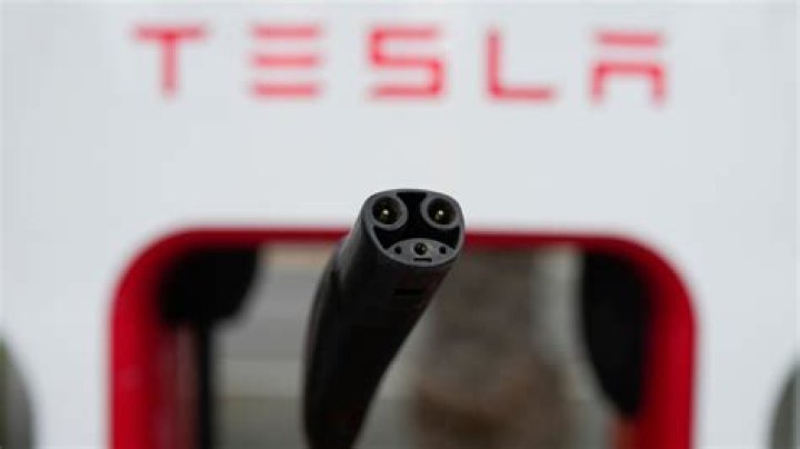 Second-largest US electric vehicle fast-charging network to add Tesla connectors