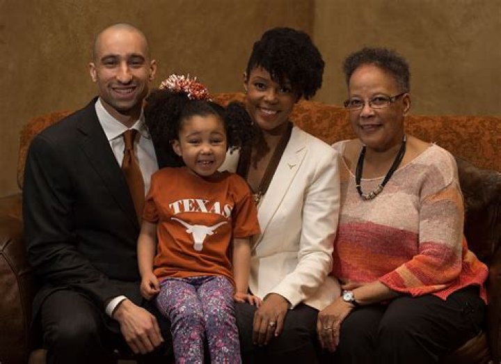 Shaka Smart Parents, Wiki, Ethnicity, Biography, Age, Partner, Children, Contract, Career, Net Worth & More