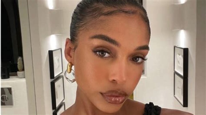 ‘She’s Her Moms Jr’: Fans Go Wild Over Video of Lori Harvey Showing Off Her Snatched Figure While Being Followed By Cameramen
