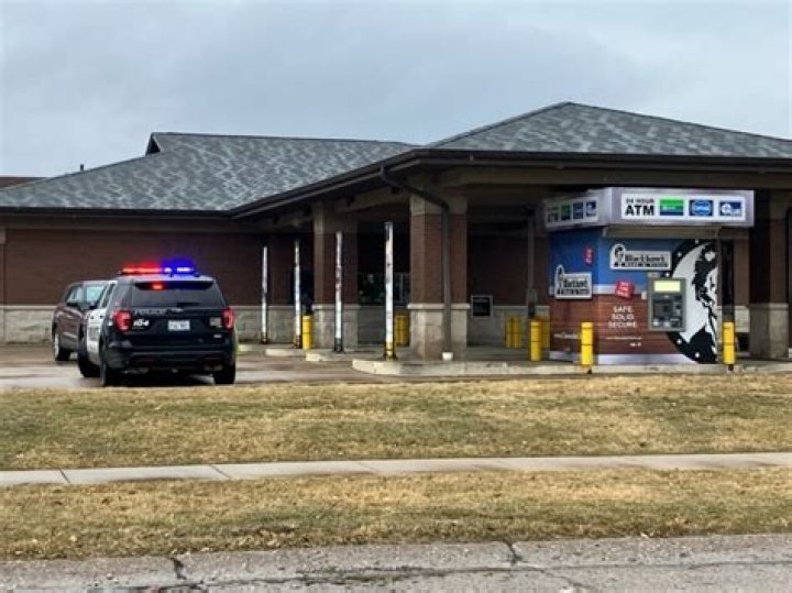 Silvis police apprehend 14-year-old after bank robbery