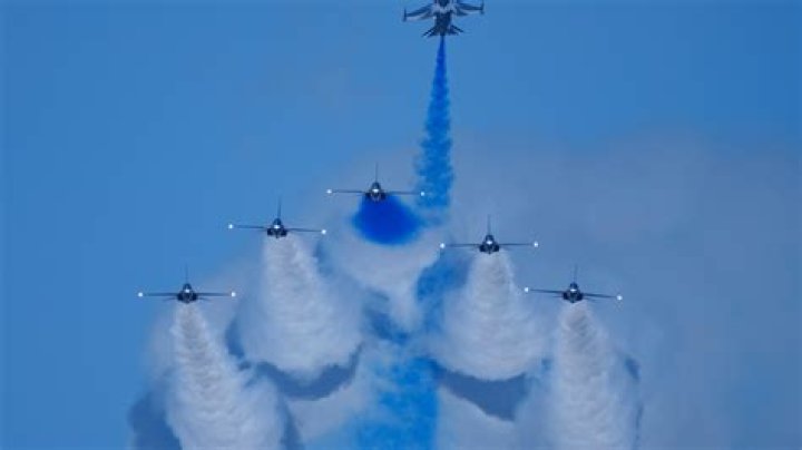 Singapore Airshow kicks off with aerial displays; Boeing and China’s COMAC announce new orders