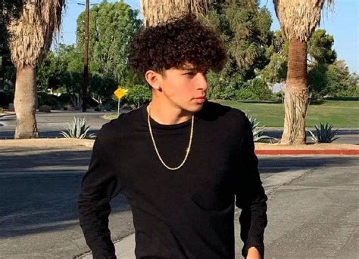 Skinbone (Instagram star) Wiki, Biography, Age, Girlfriends, Family, Facts and More