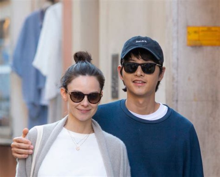 Song Joong Ki's relationship timeline with Katy Louise Saunders: From secretly dating to first child