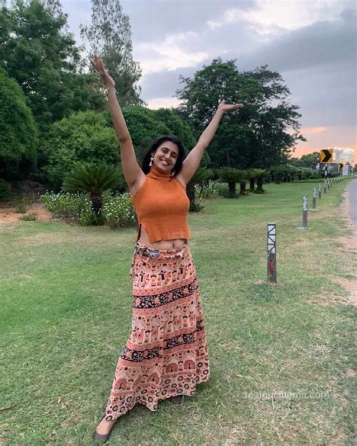 South Indian actress Kasthuri poses topless for Jade Beall’s ‘A Beautiful Body Project’