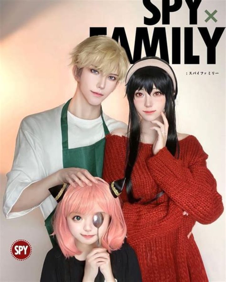 Spy x Family Cosplay Highlights Yor's Debut With Unexpected Makeover
