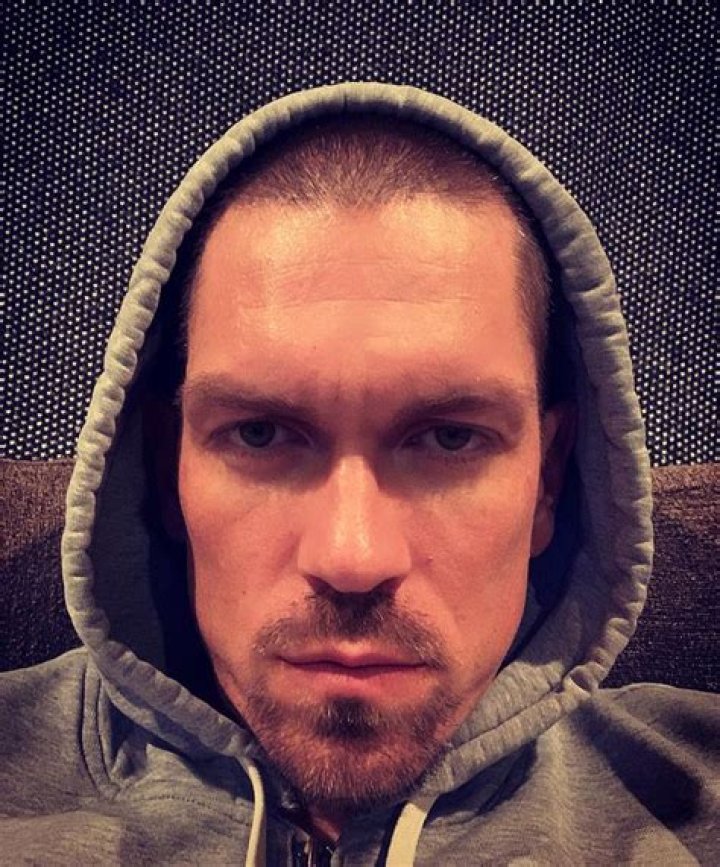 Steve Howey | Wiki/Bio, Wife, Net Worth, Age, Reba, Movies and Tv Shows, Height and Divorce