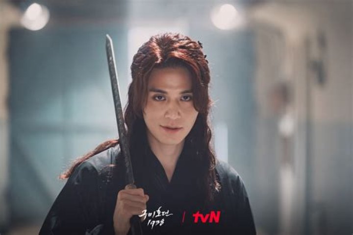 Tale of the Nine Tailed star Lee Dong Wook’s new silver hairdo draws mixed reactions from netizens