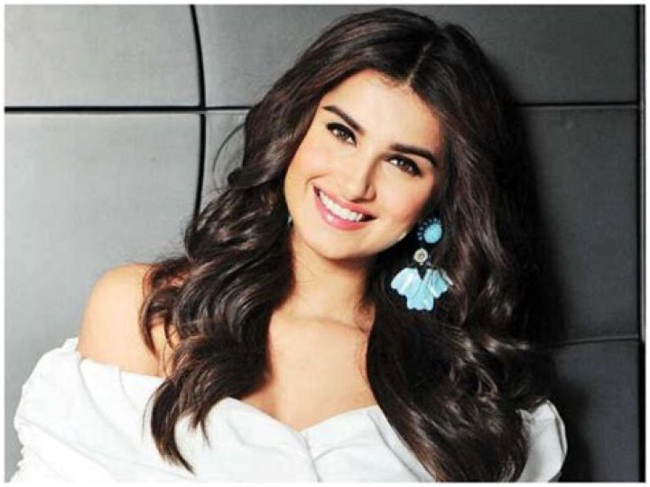 Tara Sutaria Age, Wiki, Parents, Height, Instagram and hot photos