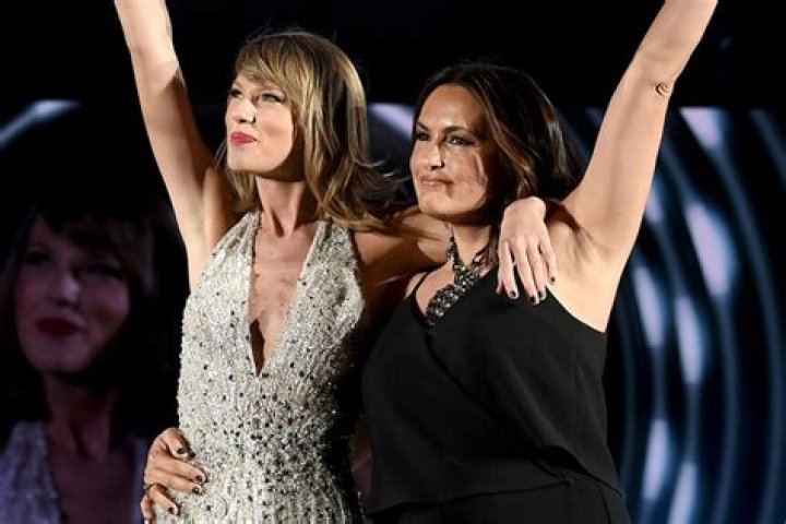 Taylor Swift Loved Mariska Hargitay's Full-Circle Cat Tribute