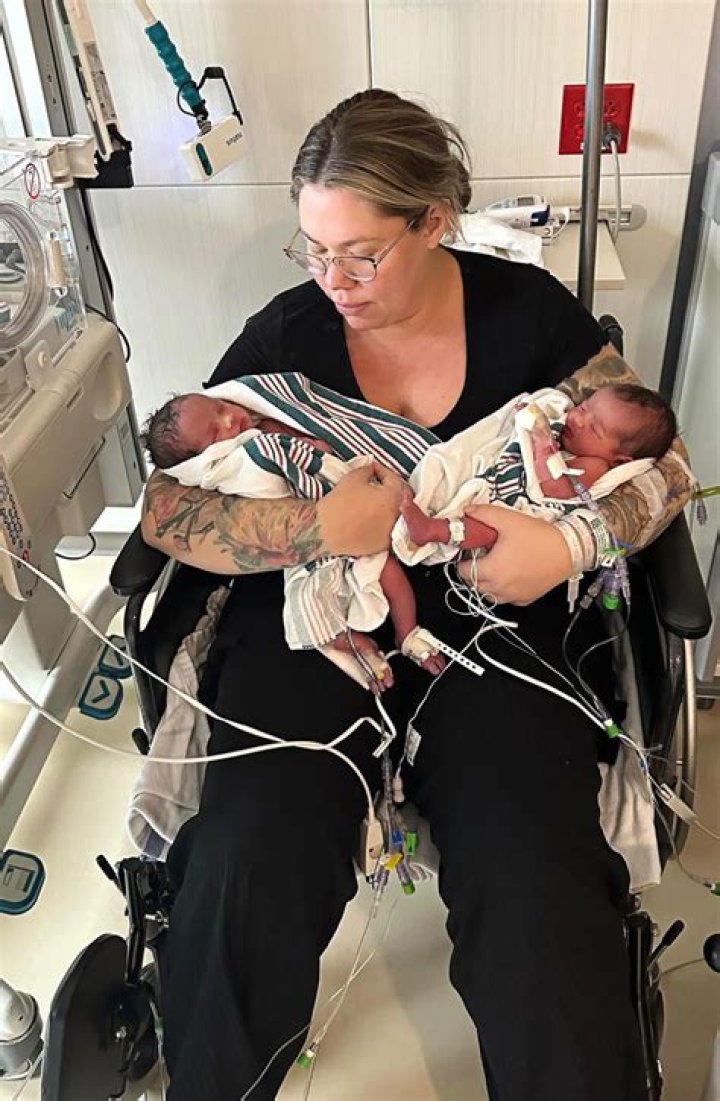 ‘Teen Mom 2’ alum Kailyn Lowry shares the first picture of her newborn twins with Elijah Scott