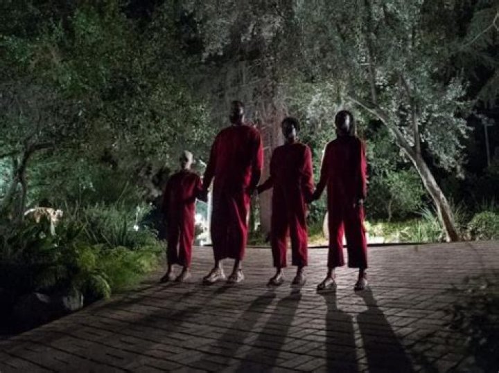 The 12 Scariest 'The O.C.' Moments To Relive For Halloween