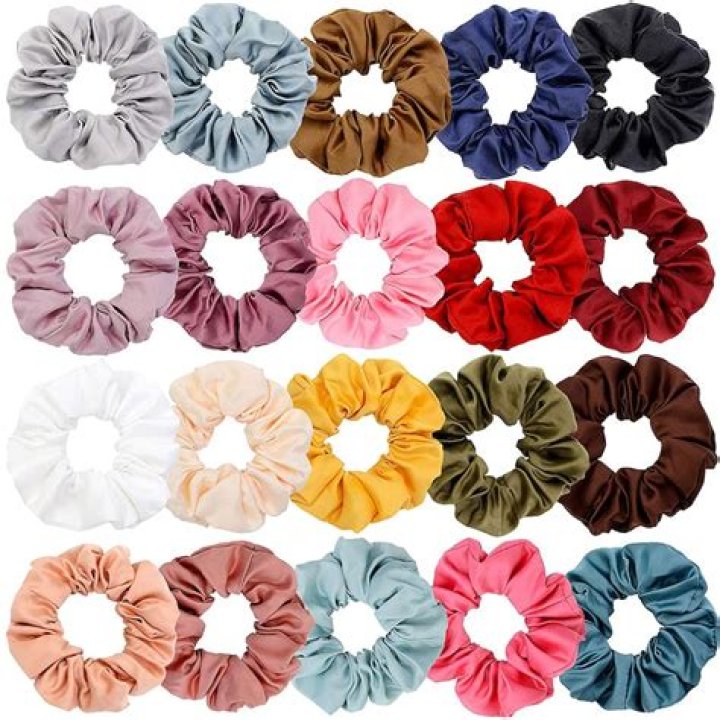 The 5 Best Hair Ties For Thick Hair