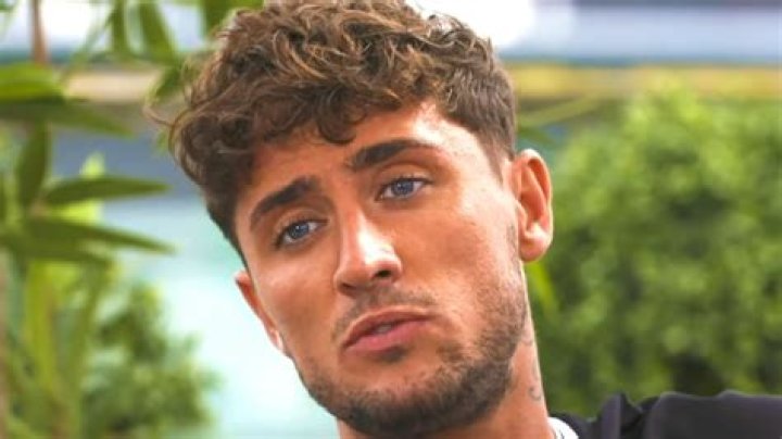 The Challenge alum Stephen Bear shares poll about his early prison release