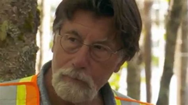 The Curse of Oak Island: The team encounters a bizarre ancient well and examines Templar knight stone symbols