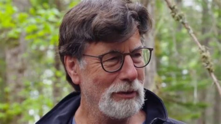 The Curse of Oak Island: The team hits the ground running, uncovering multiple ancient coins