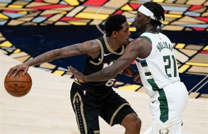 The Hawks dominate the Bucks without Trae Young