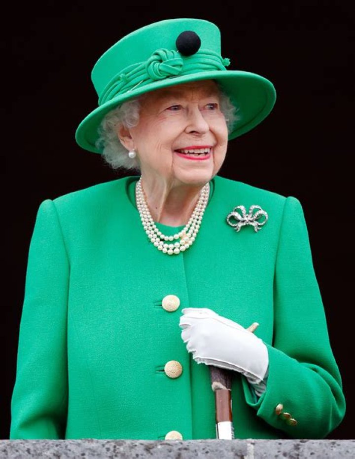 The Hidden Meaning Behind The Queen’s Green Platinum Jubilee Outfit