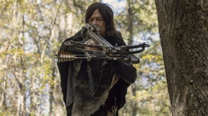 The Real Reason The Walking Dead Characters Use Bows And Arrows