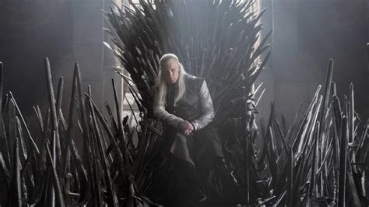 The Real Reason Viserys Keeps Cutting Himself On House Of The Dragon's Iron Throne