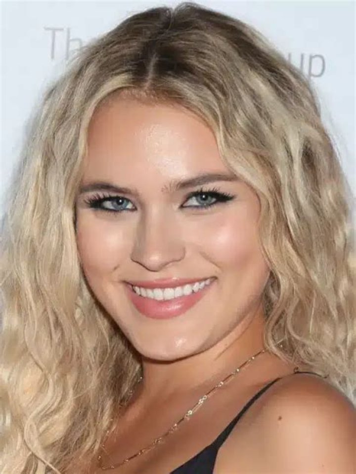 Theo Rose Wiki, Biography, Age, Boyfriend, Net Worth, Height, Weight