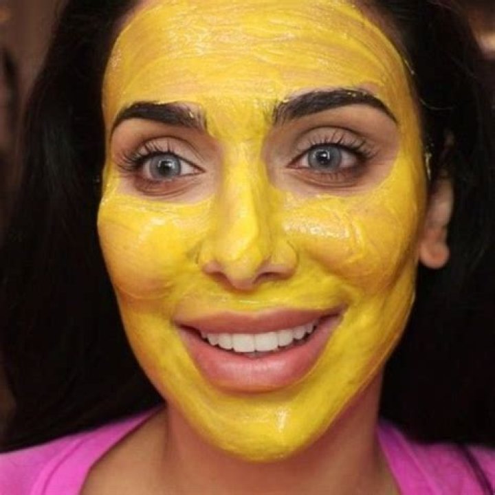 This DIY Tumeric Face Mask Will Help You Avoid Staining While Still Getting Those Beauty Benefits — VIDEO