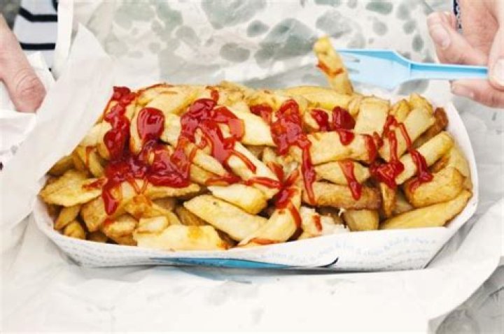 This is the simple hack to reheating your leftover takeaway chips without them being soggy