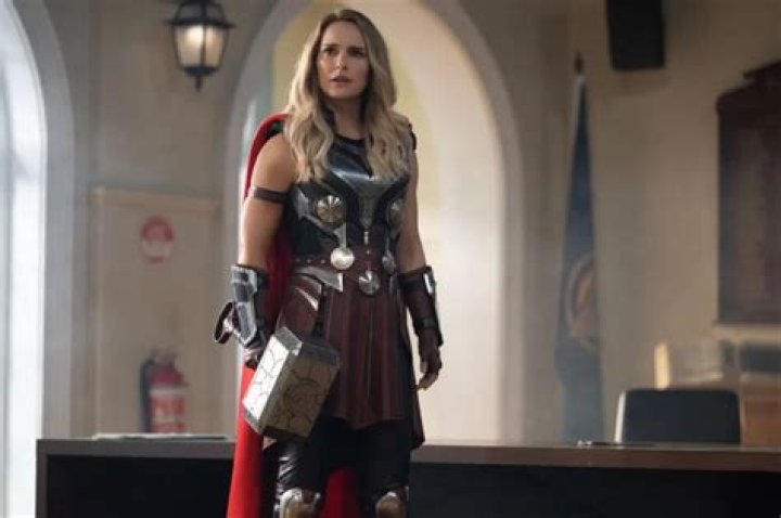 Thor Star Natalie Portman Interested in Superhero Return, 