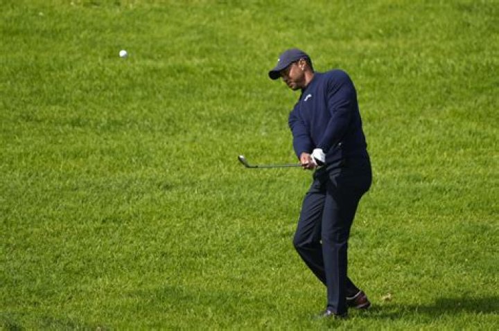 Tiger Woods withdraws from Riviera with flu symptoms. His 2024 debut lasts only 24 holes