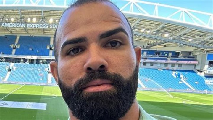 Tottenham cult hero, 34, announces retirement from football after a year without a club