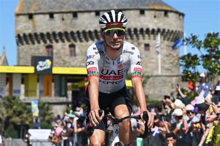 Tour de France rider in hot water after spanking fan who mooned him during stage nine – The Sun