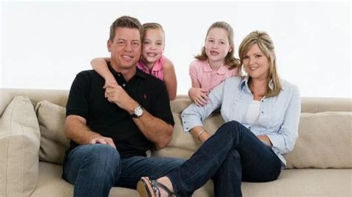 Troy Aikman Bio, Age, College, Wife, Daughters, Salary and Net Worth