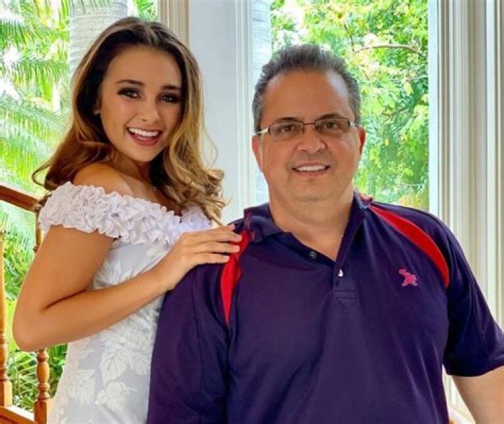 Victoria Medeiros Age, Height, Net Worth, Boyfriend