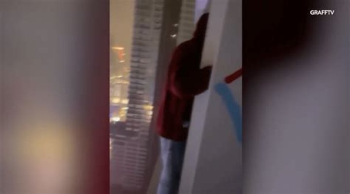 Video shows daredevil tagger on ledge of downtown Los Angeles skyscraper