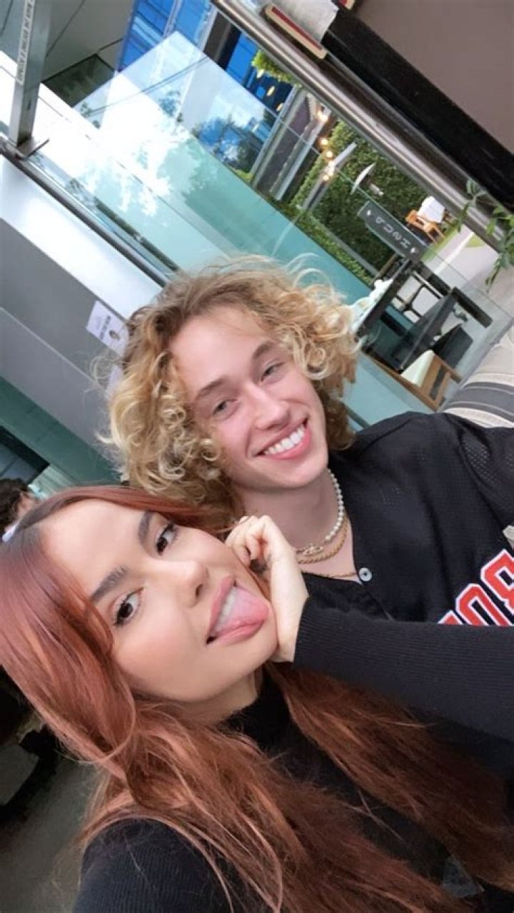 Vinnie Hacker and Jordan Huxhold Nearly Kiss in Viral Video