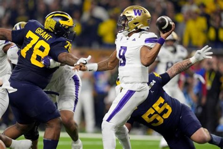 Washington star Michael Penix Jr. takes pounding, disappointing loss in college finale